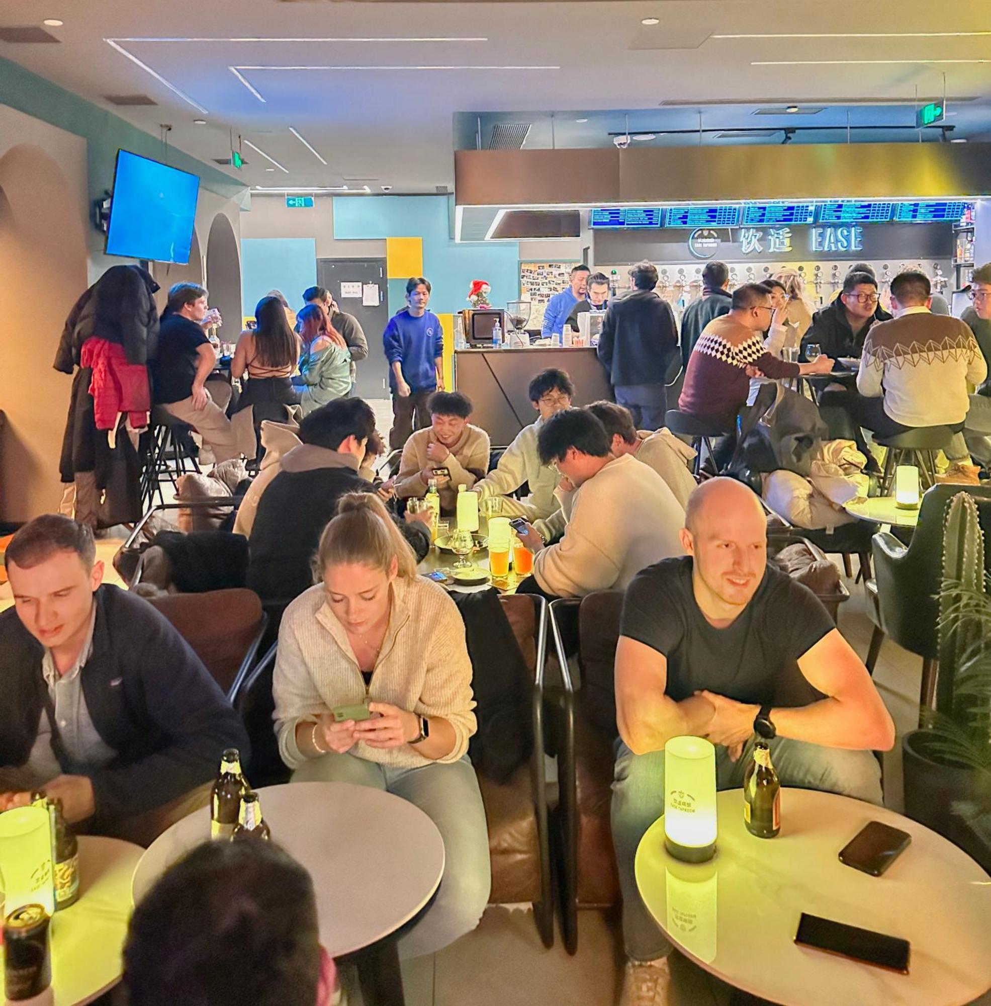 Dayin International Youth Hostel - Near East Nanjing Road & People'S Square & The Bund -Large Social Area -Bar -Cafe -Gym -Free Laundry Luggage Storage -24H Front Desk -English Service Shanghai Luaran gambar